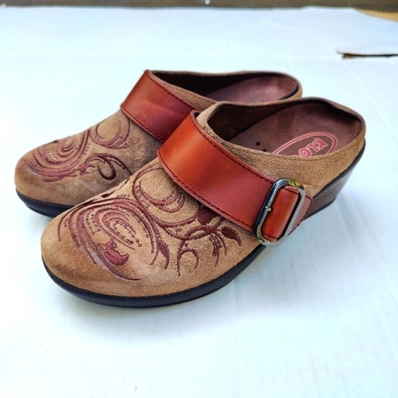 Klogs Shoes - Klogs Women's Clogs Paisley Embossed Leather Buckle Accent Size 8.5M